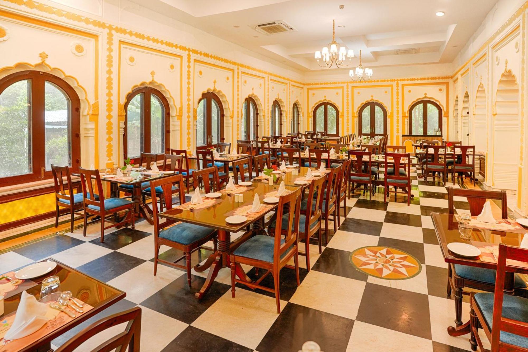 Club Mahindra Bharatpur Hotel Buitenkant foto