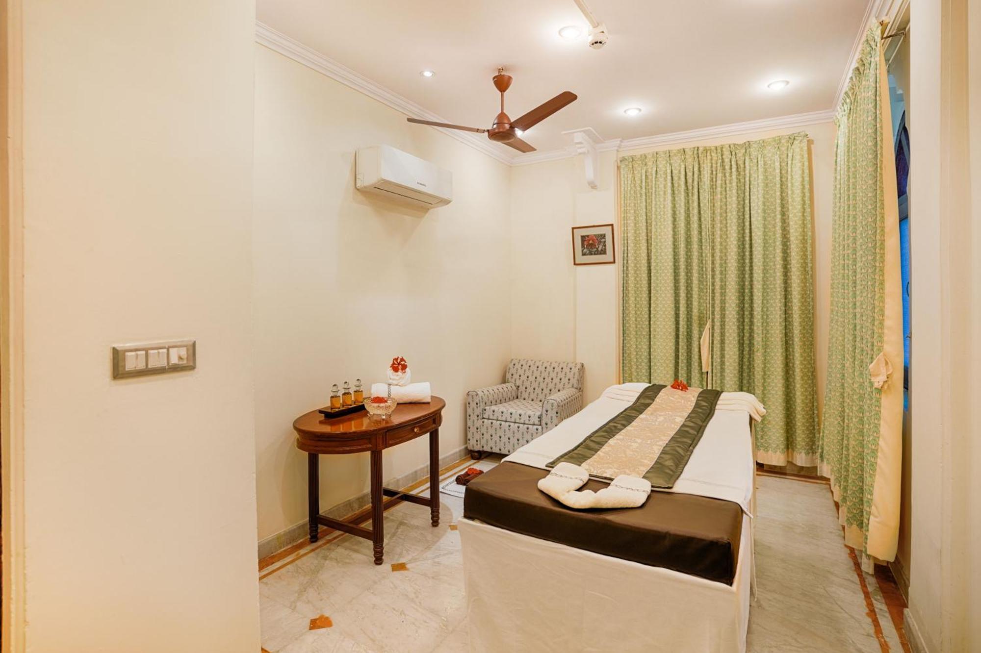 Club Mahindra Bharatpur Hotel Buitenkant foto