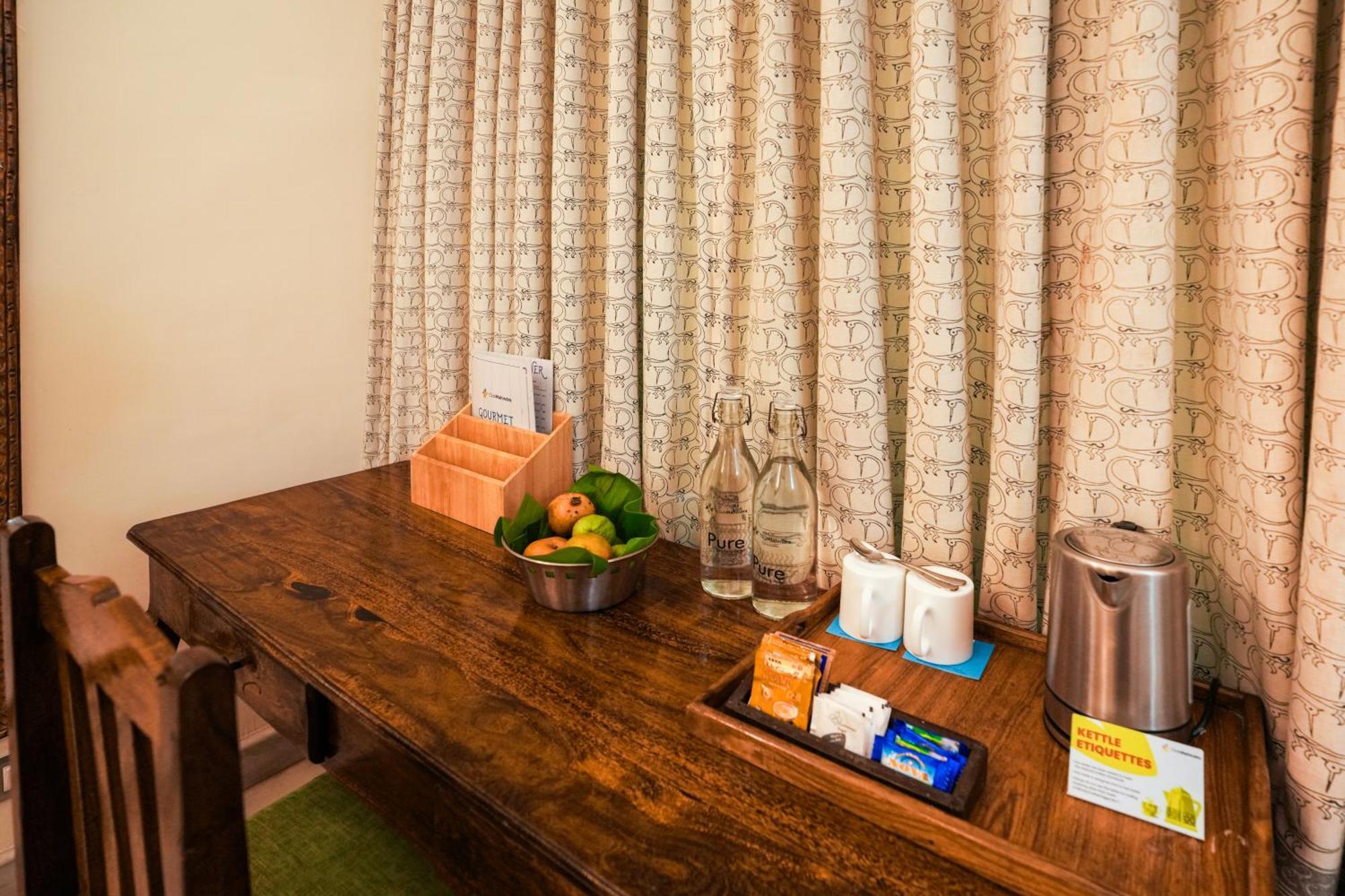 Club Mahindra Bharatpur Hotel Buitenkant foto