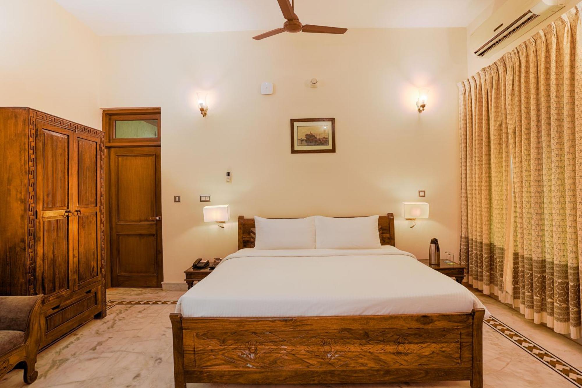 Club Mahindra Bharatpur Hotel Buitenkant foto