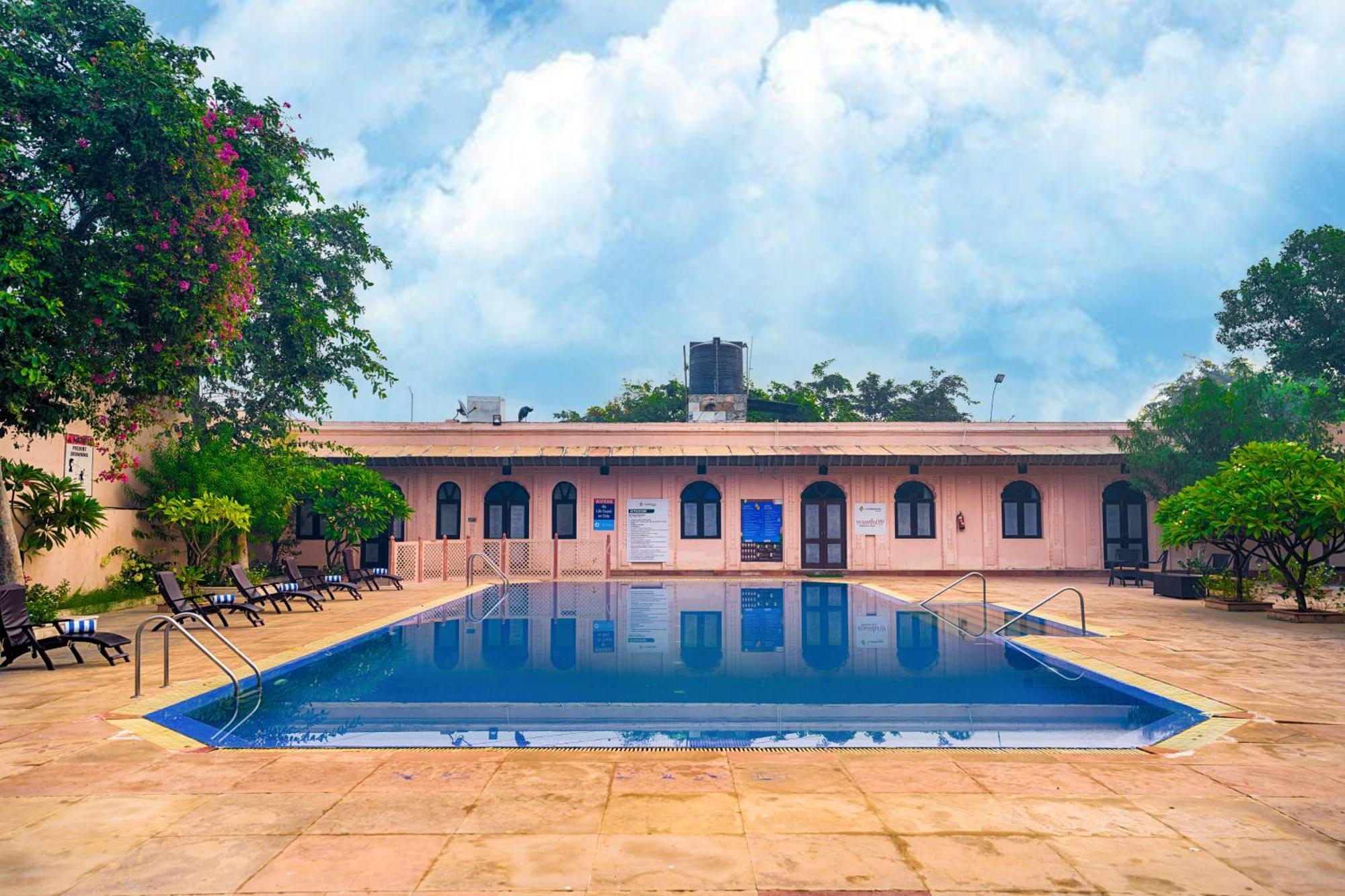 Club Mahindra Bharatpur Hotel Buitenkant foto
