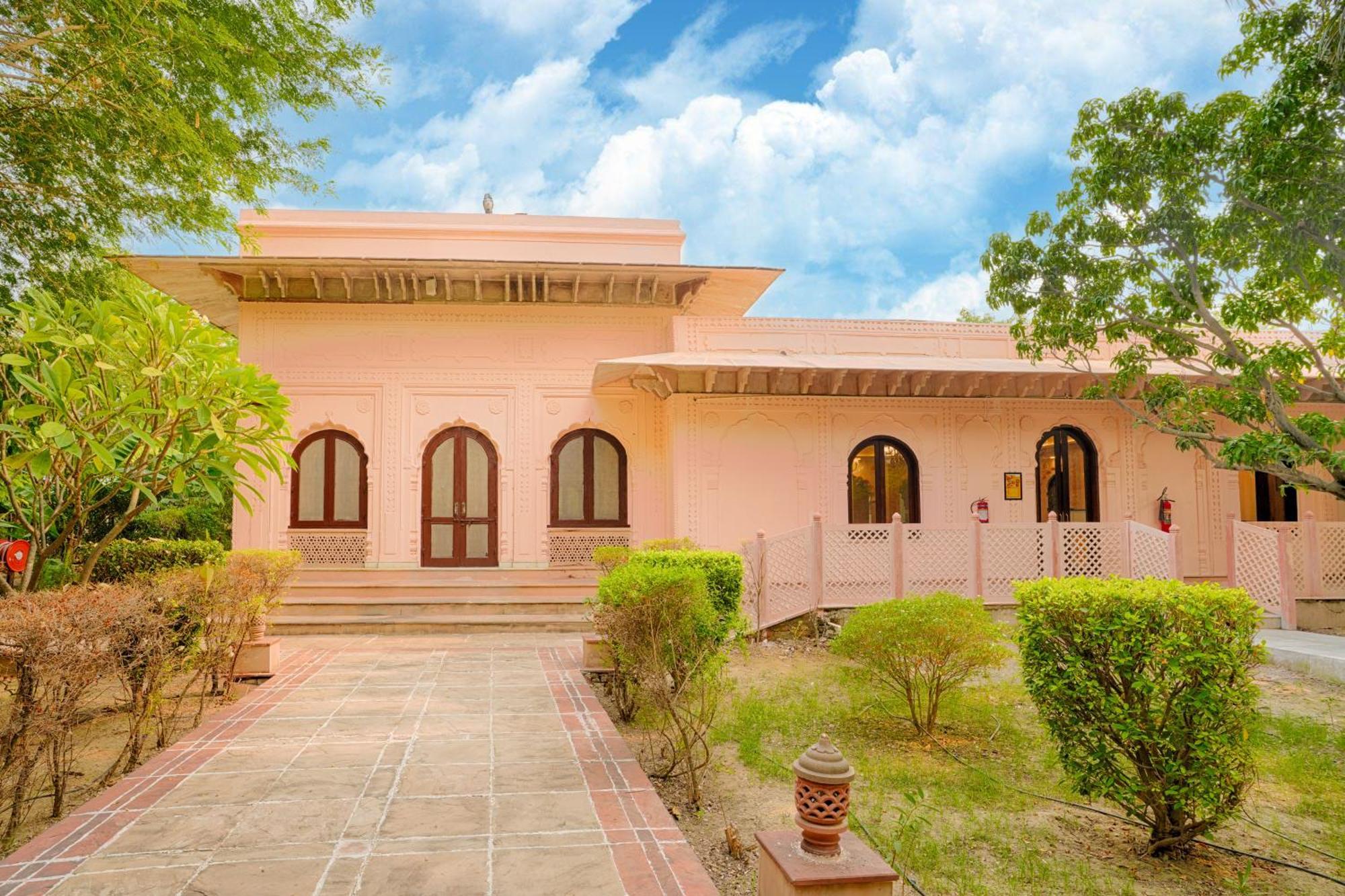 Club Mahindra Bharatpur Hotel Buitenkant foto