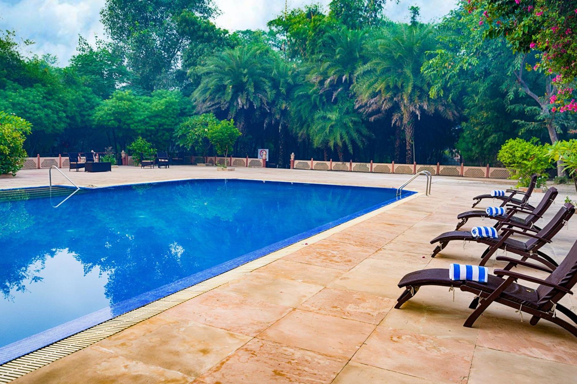 Club Mahindra Bharatpur Hotel Buitenkant foto