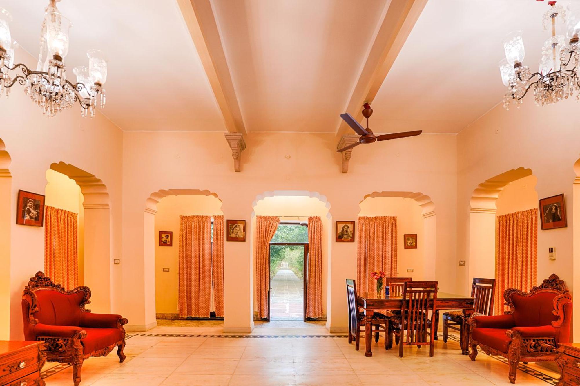 Club Mahindra Bharatpur Hotel Buitenkant foto