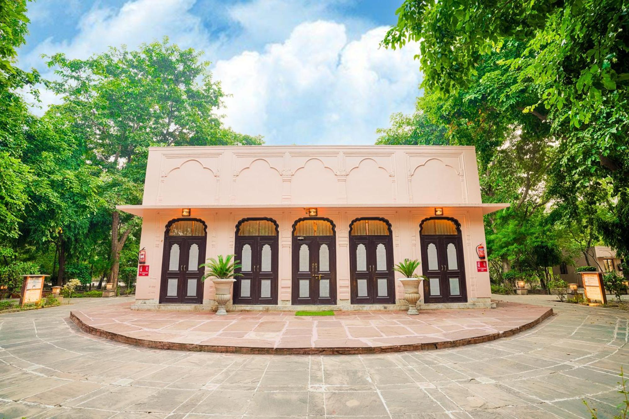 Club Mahindra Bharatpur Hotel Buitenkant foto