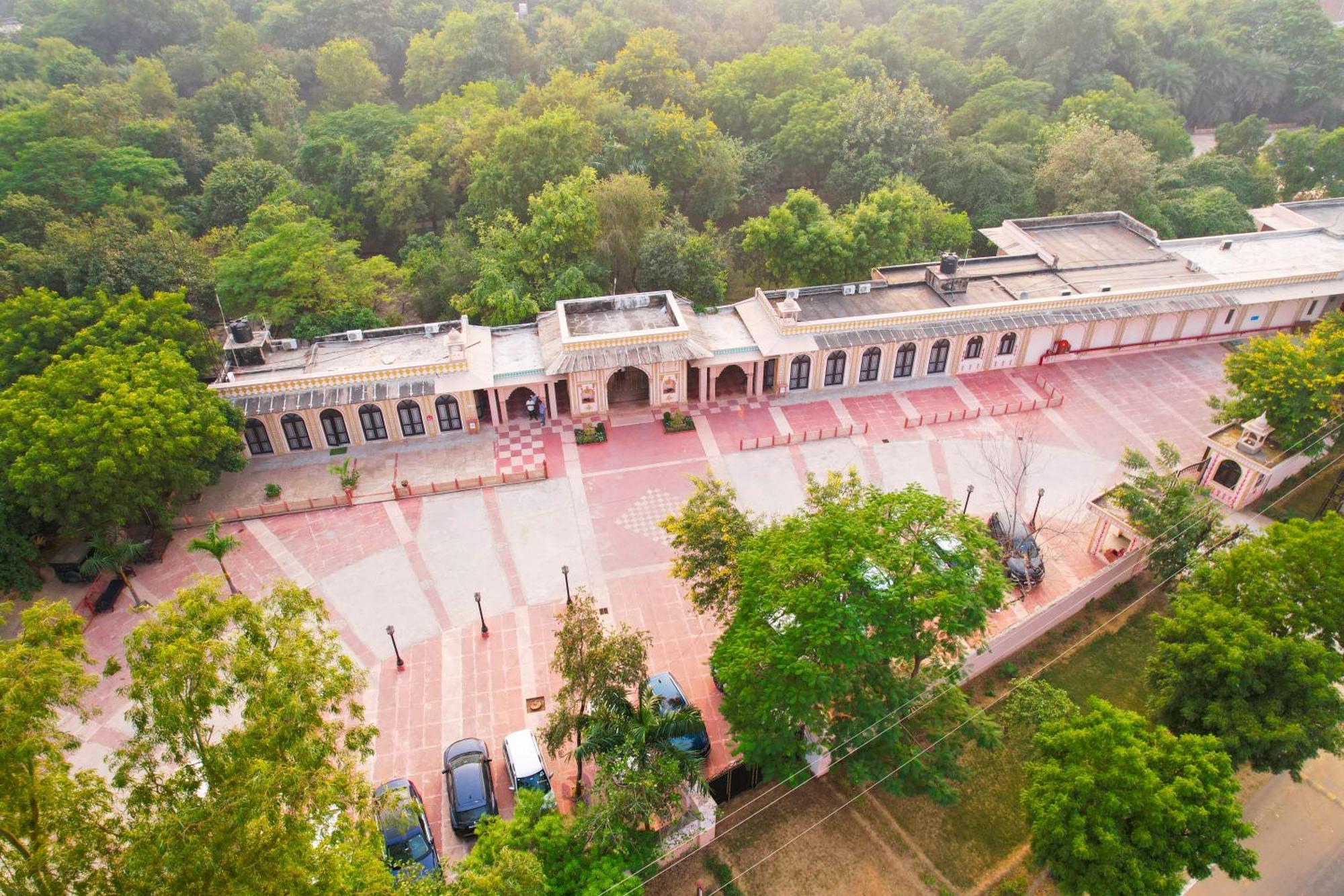 Club Mahindra Bharatpur Hotel Buitenkant foto