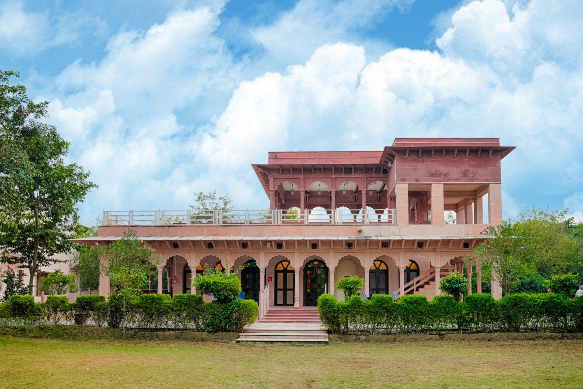Club Mahindra Bharatpur Hotel Buitenkant foto