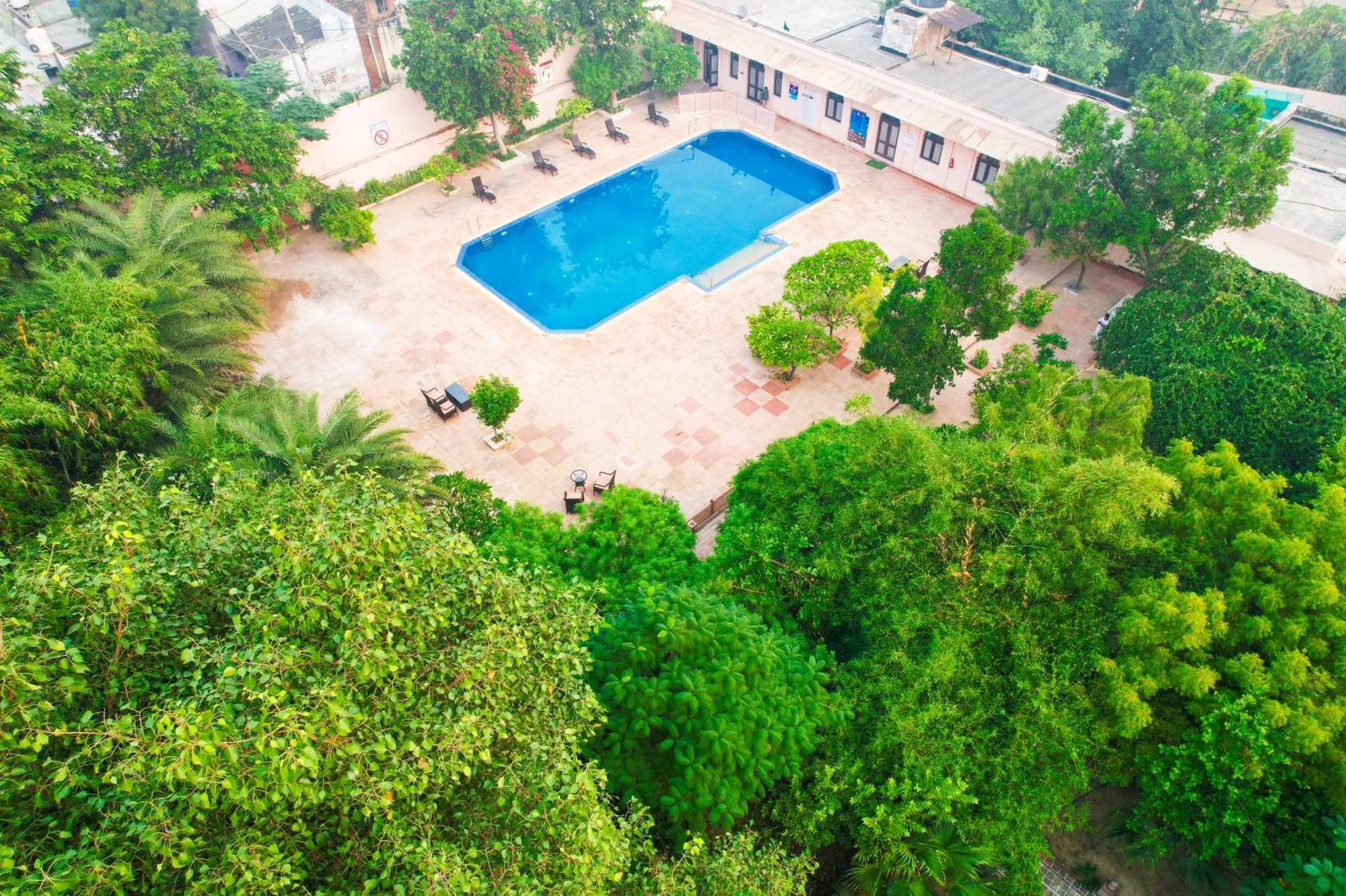 Club Mahindra Bharatpur Hotel Buitenkant foto