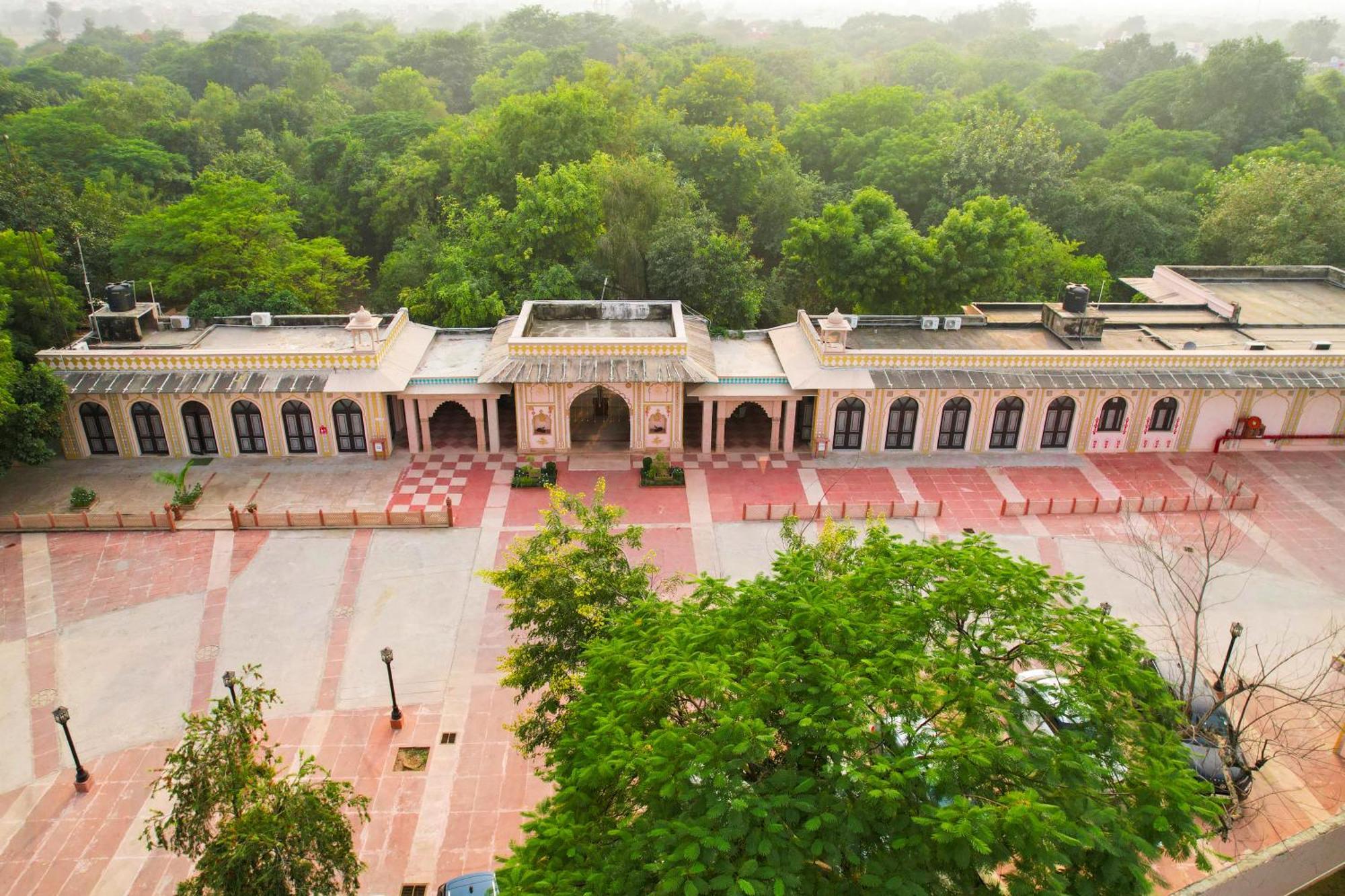 Club Mahindra Bharatpur Hotel Buitenkant foto